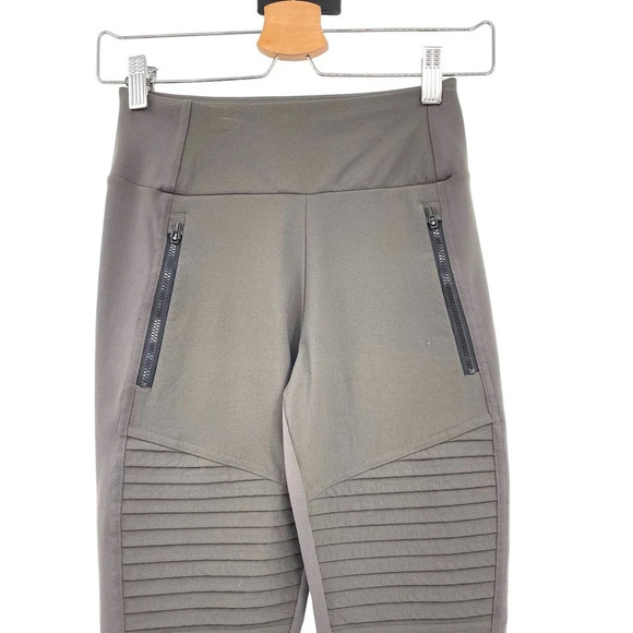 Athleta Headlands Hybrid Moto Tight Arbor Olive‎ Size 2 - Picture 3 of 8